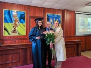 Директор інституту проф. Савчук Роман Михайлович та викладачі вітають випускницю з квітами та дипломом.